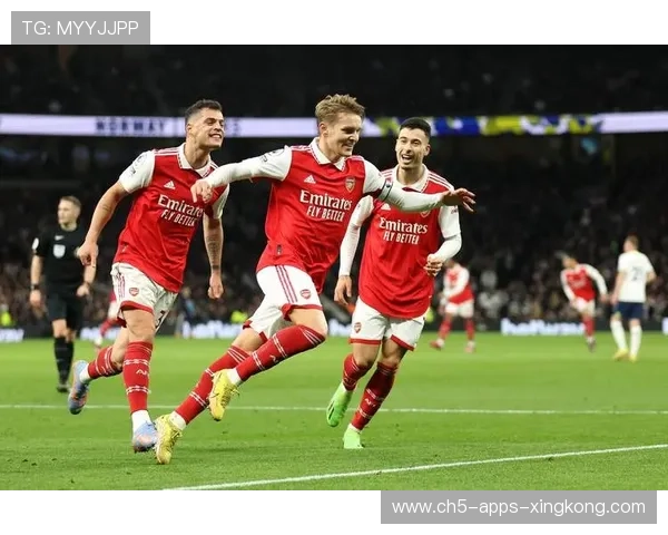 纽卡斯尔后场长传直接制造机会，单刀得手成焦点