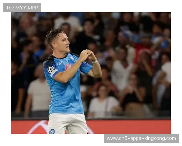 那不勒斯泽林斯基积蓄力量一脚远射震撼球场