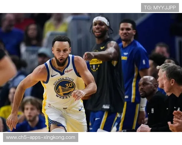 库里晚节不掉链，勇士再次用外线统治比赛